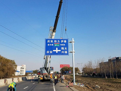 许昌许昌道路护栏网网片该如何进行正确的选购呢？